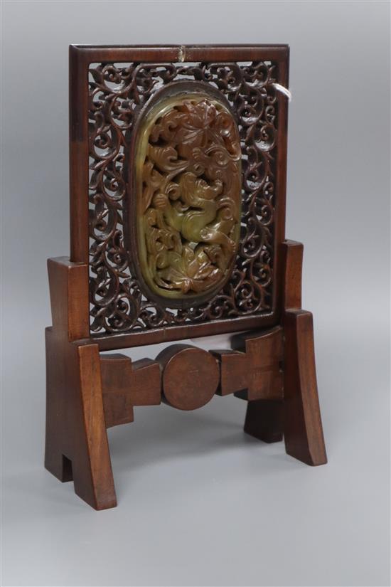 A Chinese green and russet jade mounted wood model of a table screen, early 20th century Height 19cm